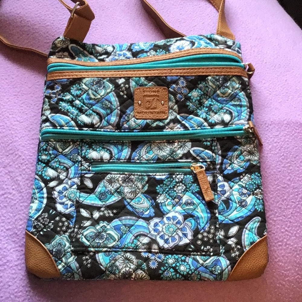 NWOT Stone Mountain Quilted Crossbody Purse